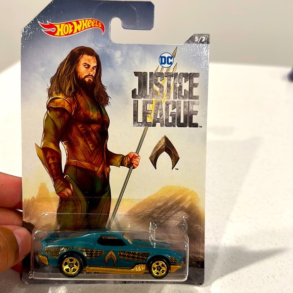 New DC Justice League Hot Wheels Aqua-man Blvd Bruiser Hot Wheels car - Picture 1 of 5